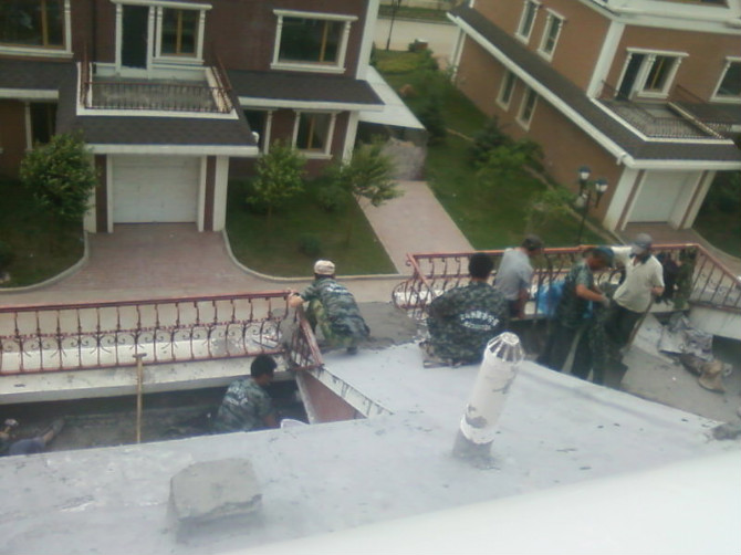 別墅防水施工現(xiàn)場